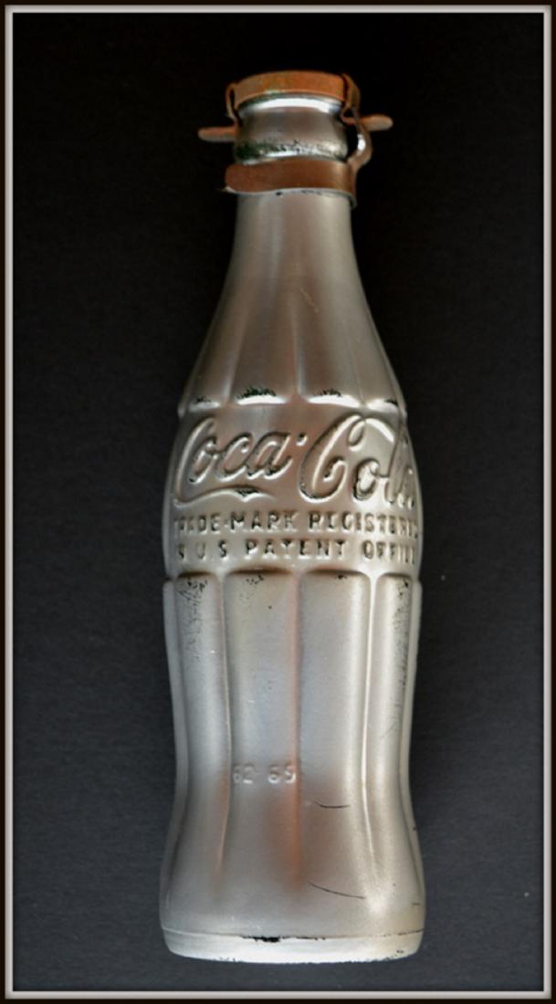 Andy Warhol, sculpture, Coca Cola-Bottle, hand signed: Original Coca-Cola bottle chrome in silver color, with a closure at the top where the artist adds his initials as a signature. Typical production of pop art in which the artist combines art and life s