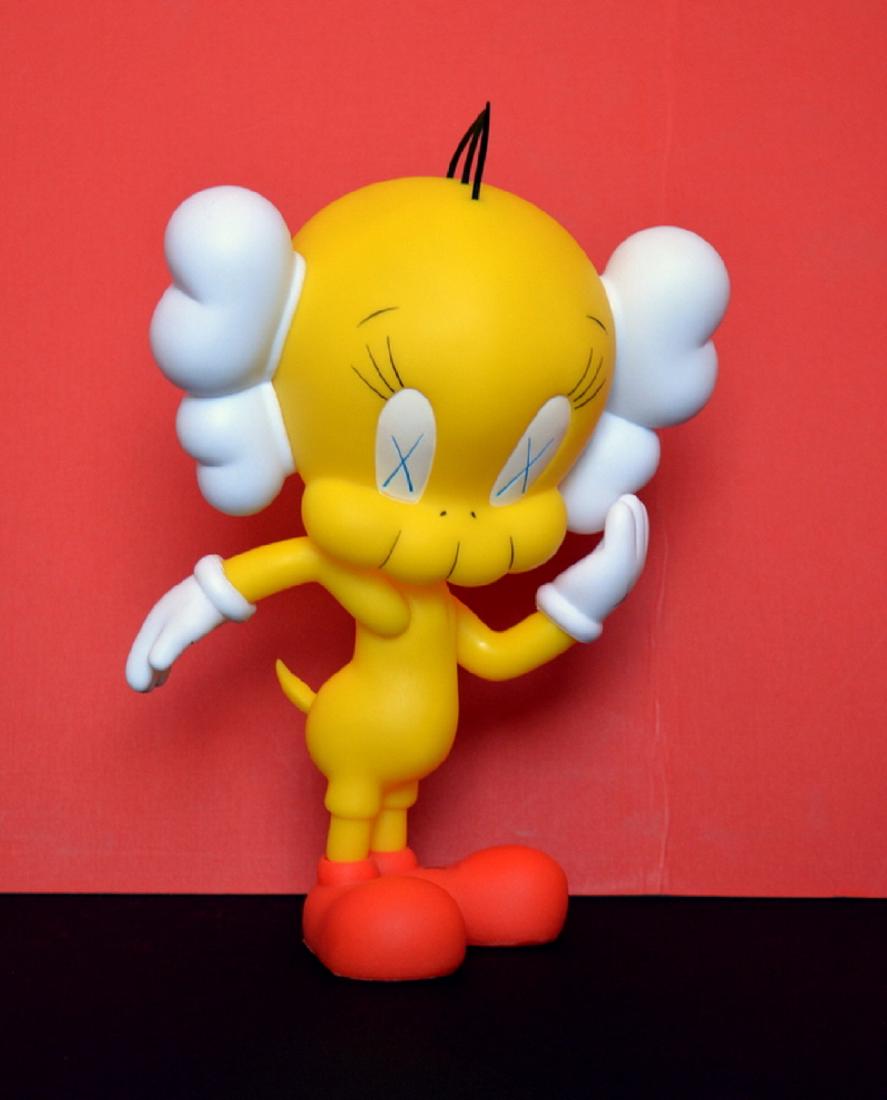 KAWS X Warner Bros TWEETY KAWS YELLOW OPEN EDITION: KAWS X Warner Bros TWEETY KAWS YELLOW OPEN EDITION .Originalkafe - Medicom Toy, reproduction. Size: 8 Inch Condition: 100% New. Box a little damaged.