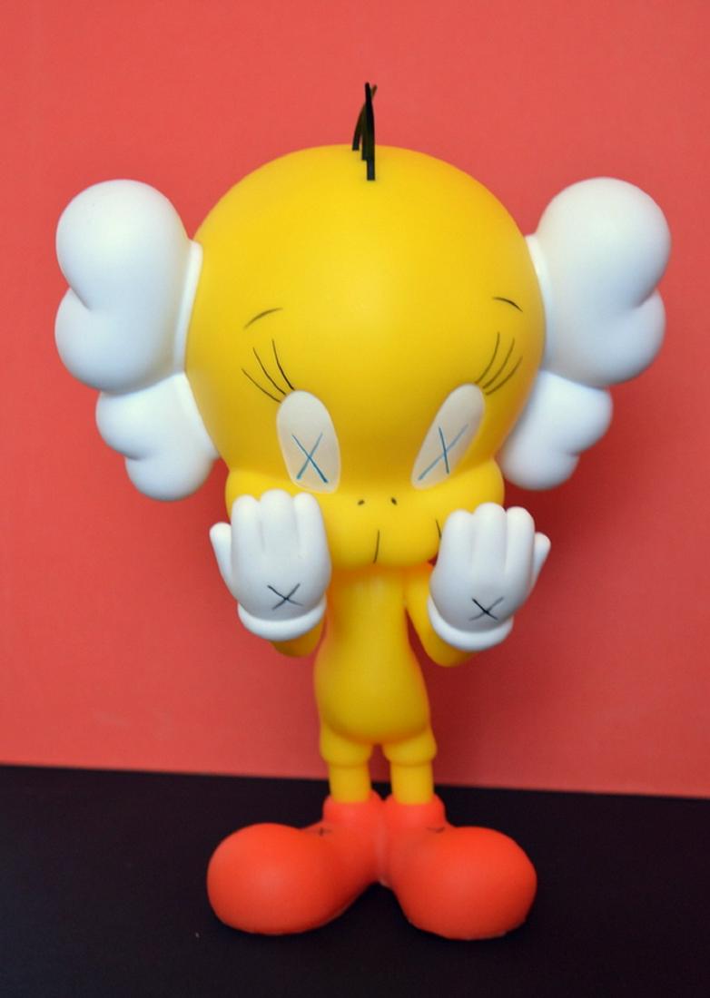 KAWS X Warner Bros TWEETY KAWS YELLOW OPEN EDITION: KAWS X Warner Bros TWEETY KAWS YELLOW OPEN EDITION .Originalkafe - Medicom Toy, REPRODUCTION !! Size: 8 Inch Condition: 100% New. Box a little damaged.
