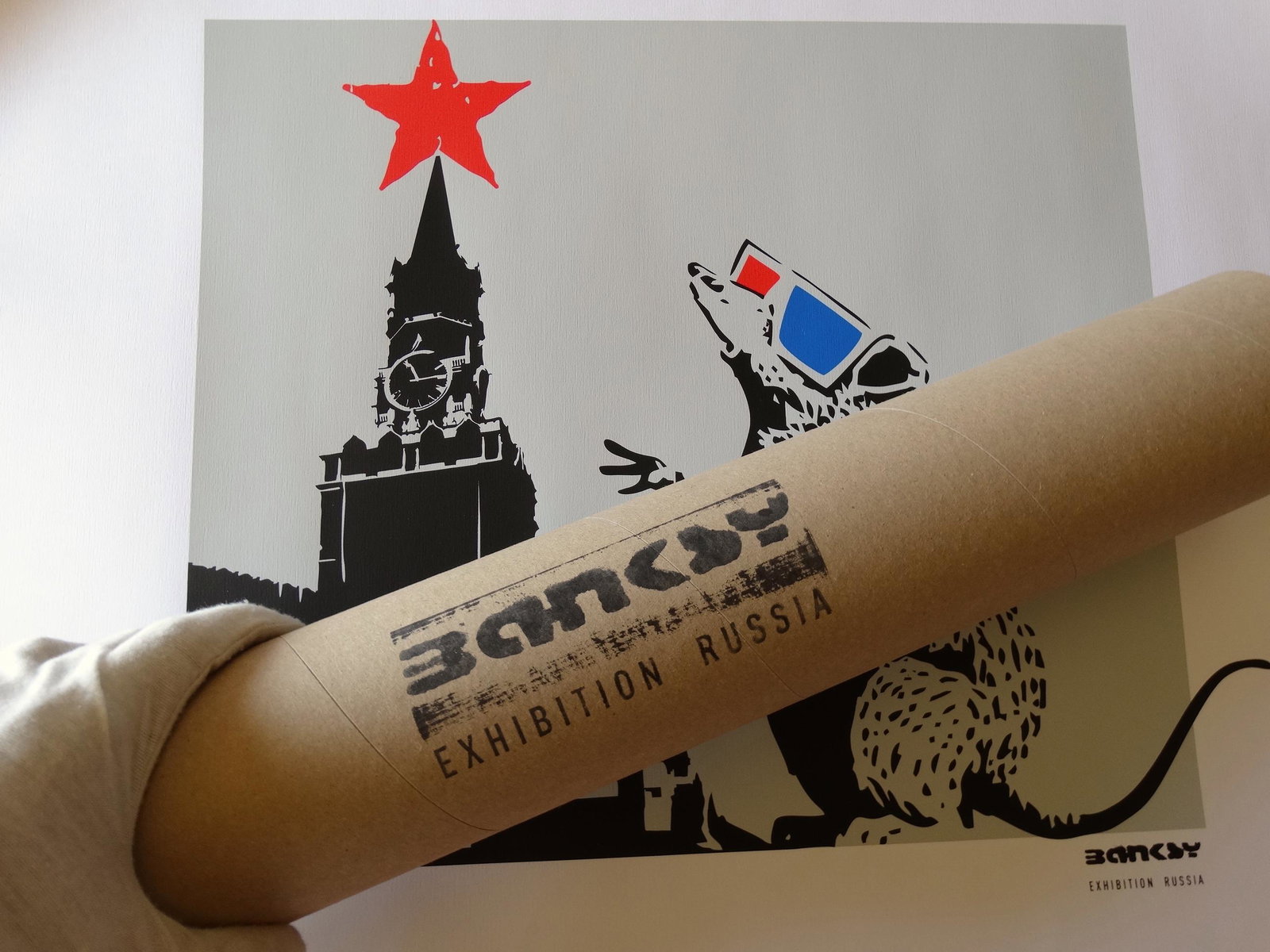 Banksy- Mona Lisa- original from Russia exhibition: BANKSY, ca 79x50cm.Good condition,we included original tube with Banksy signature, only opened for take the photos, glossy paper.Tube with Banksy ink stamp signature.Original from the Banksy Russia ex