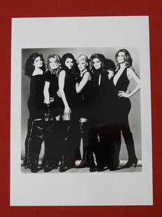 Herb Ritts - Top Models Versace 1992: Herb RittsVersace Top Models, 24x17.6cm1992Now Herb Ritts is only comparable with the greatist artist of the 20th as Andy Warhol, Picaso, Banksy or Henri Cartier-Bresson or Helmut Newton.Good