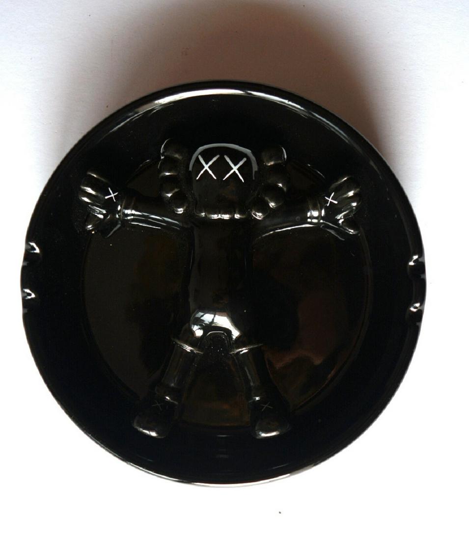 KAWS OriginalFake SUPREME, LIMITED EDITION: KAWS OriginalFake x Gallery 1950 Ceramic Ashtray -LIMITED EDITION -SUPREME , it comes with packaging
