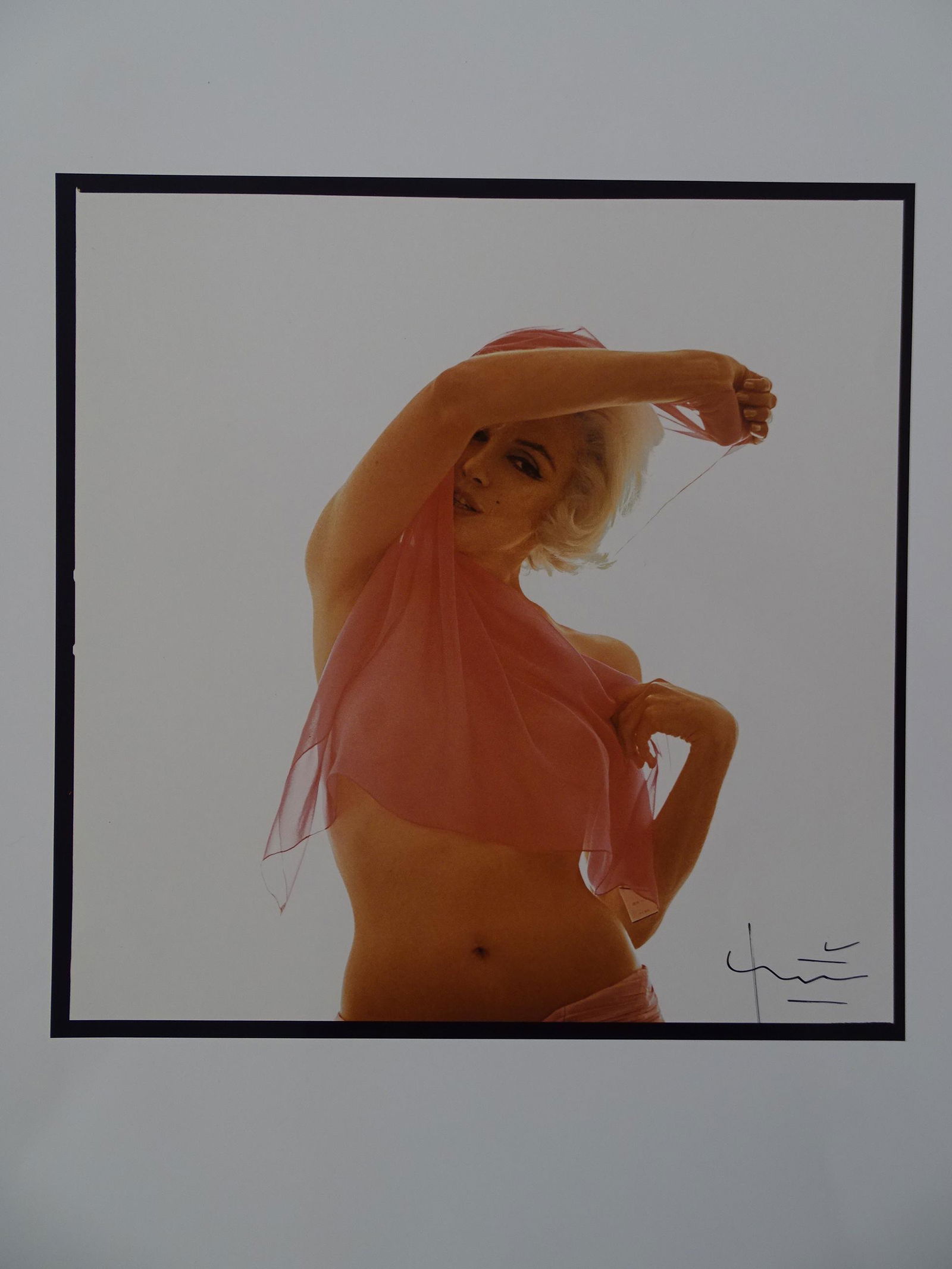 Bert Stern- Marilyn- Hand signed -numbered: Bert Stern, hand signed lithographic picture, numbered edition of only 72, stamped seal on the back, ca 43x31cm. Stern was the son of Jewish immigrants and grew up in Brooklyn. His father worked as a