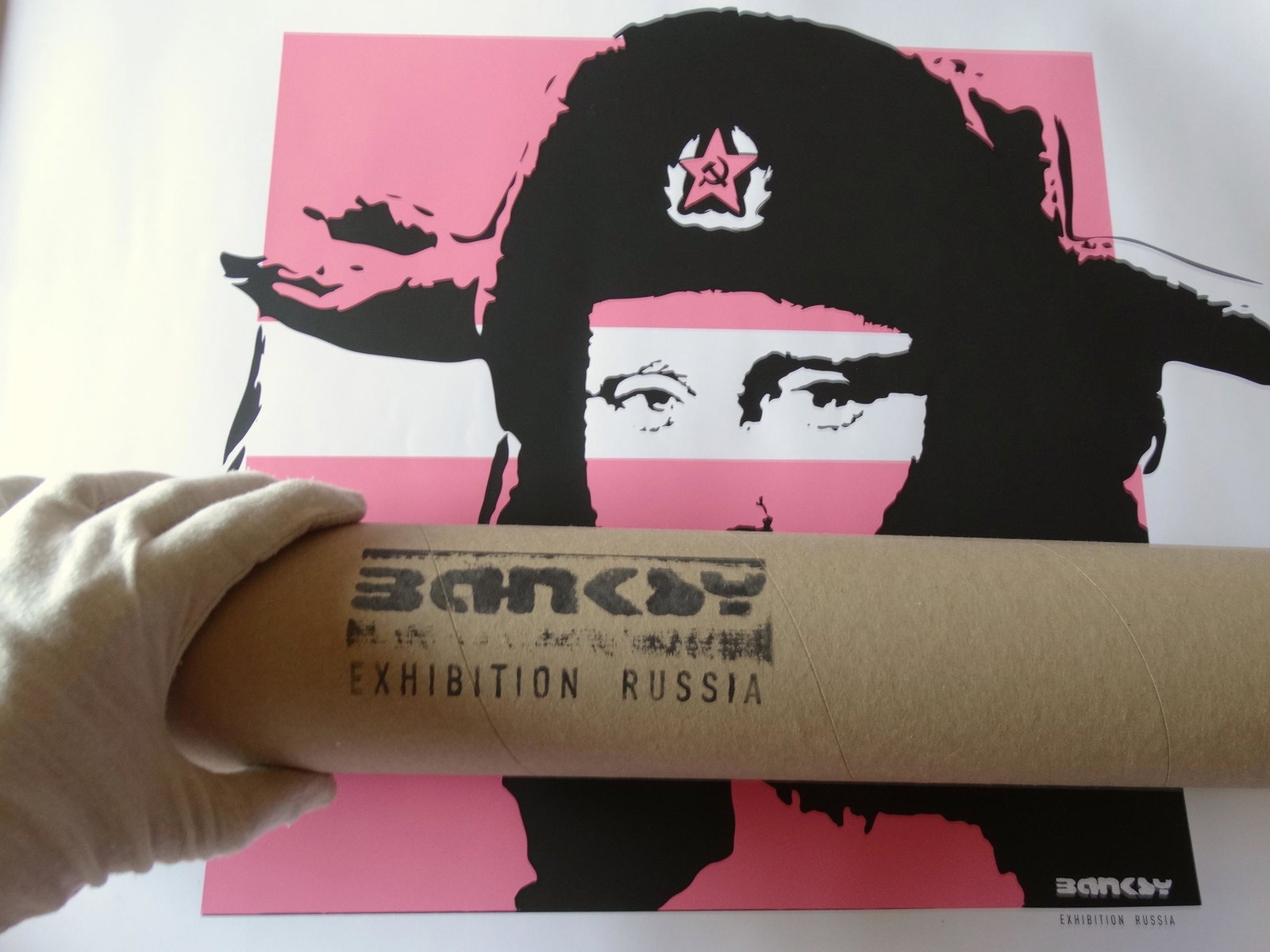 Banksy- Mona Lisa- original from Russia exhibition: BANKSY Mona Lisa.71x50cm.Good condition, Original from the Banksy Russia exhibition, we included original tube with Banksy signature, only opened for take the photos, glossy paper.Tube with Banksy ink
