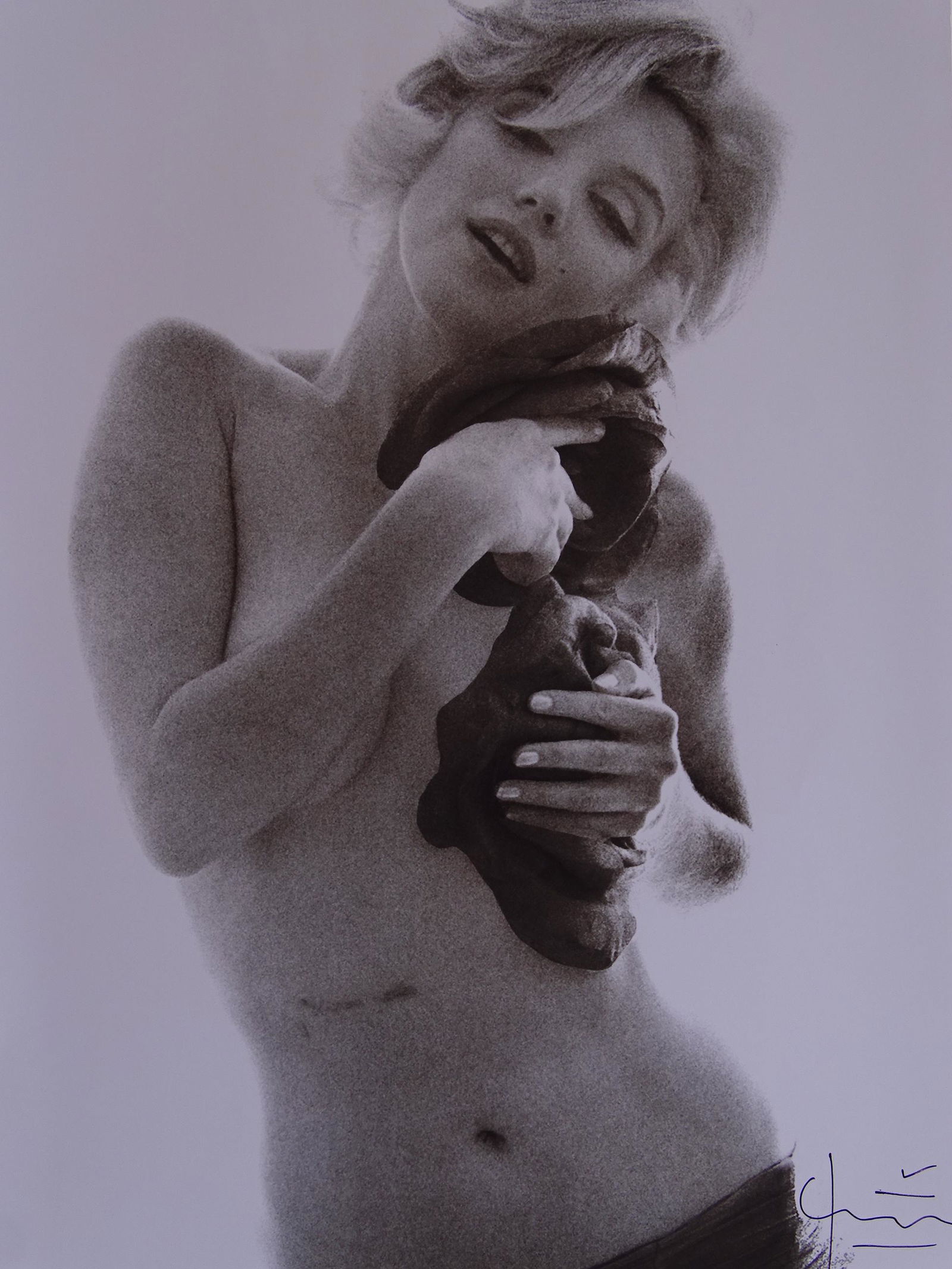 Bert Stern- Marilyn- Hand signed -numbered: Bert Stern, hand signed lithographic picture print, numbered edition, stamped seal on the back, ca 42x30cm.Stern was the son of Jewish immigrants and grew up in Brooklyn. His father worked as a childr