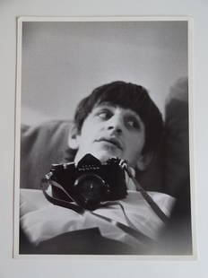 Harry Benson Ringo Starr: Photograph, 29x21.5cm. This photographer is one of the best photographers of the world as Helmut Newton, Robert Capa, Herb Ritts, Irving Penn Annie Leibovitz or Henri Cartier-Bresson and one of the be