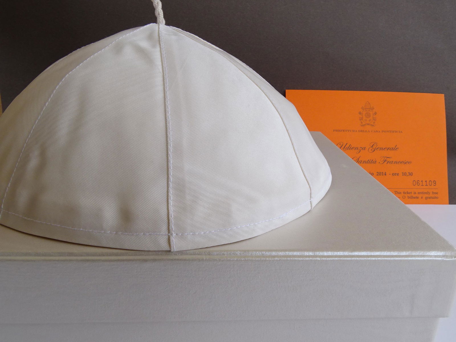 Authentic skullcap Pope Francis, cap (1 of 5)