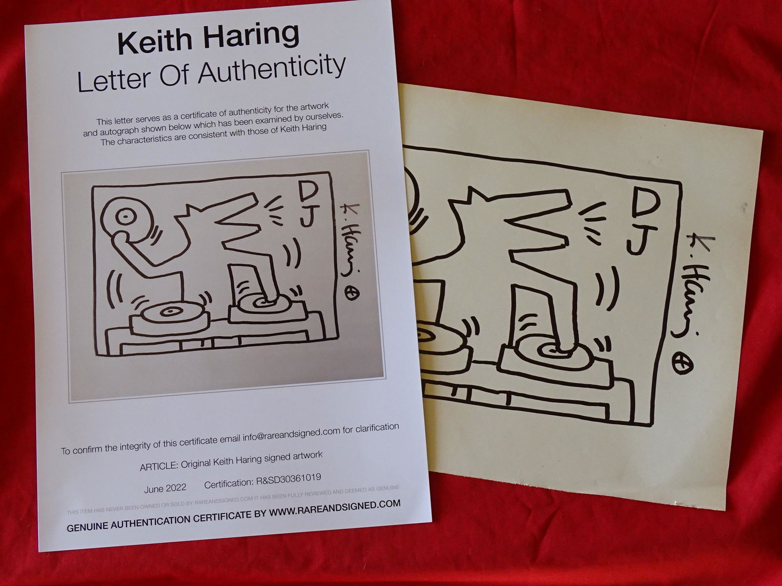 Keith Haring: Keith Haring (attributed), drawing hand signed, paper size:ca 27x21 cm,unframed Haring's work grew to popularity from his spontaneous drawings in New York City subwaysâ€”chalk outlines of figures