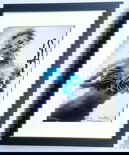 ANDY WARHOL , MARILYN MONROE, PRINT ,Hand Signed. COA: ANDY WARHOL , MARILYN MONROE, PRINT ,Hand Signed Signature.Title: Andy Warhol - MARILYN MONROE ICONIC POSE.Vintage Print, Certificate of Authenticity (COA).Pre-Matted in a white 35,5 X 29,5 inch mat.,