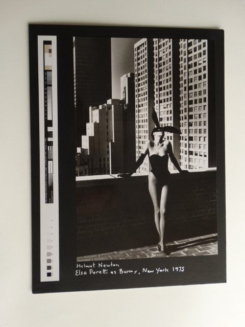 HELMUT NEWTON: Mounted on a black museums-backwall, the print is attached with glue, 28x19cm ca