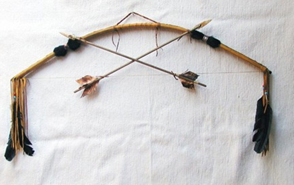 Native American Navajo Made Simple Bow and Arrows: Native American Navajo Made Simple Bow and Arrows Dimensions: 42 in. long