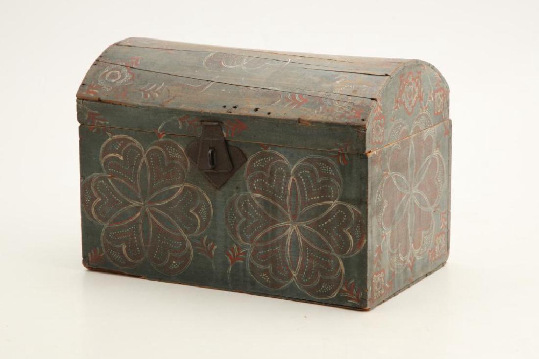 PENNSYLVANIA DUTCH COMPASS DECORATED DOME TOP BOX (1 of 11)
