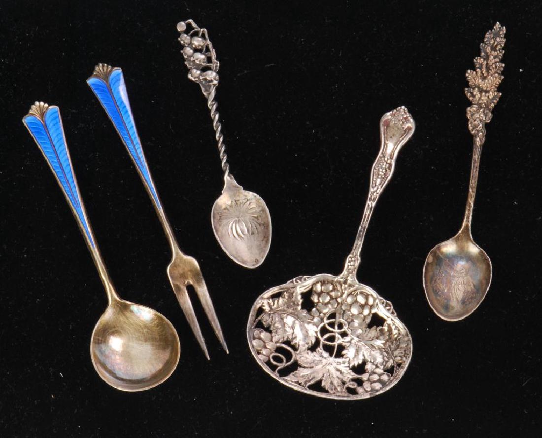 (5) PIECES OF STERLING SILVER / SPOONS AND FORK (1 of 9)