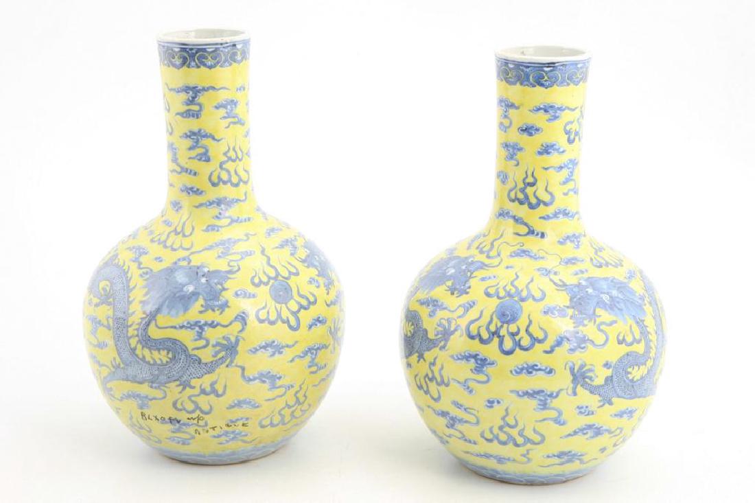 CHINESE BOTTLE VASE - MARK & PERIOD OF YONGZHENG (1 of 9)