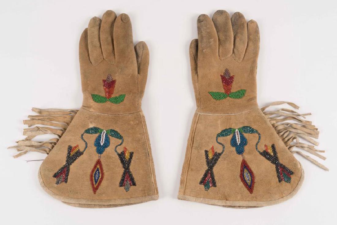 WESTERN BEADED COWBOY GAUNTLET (1 of 7)