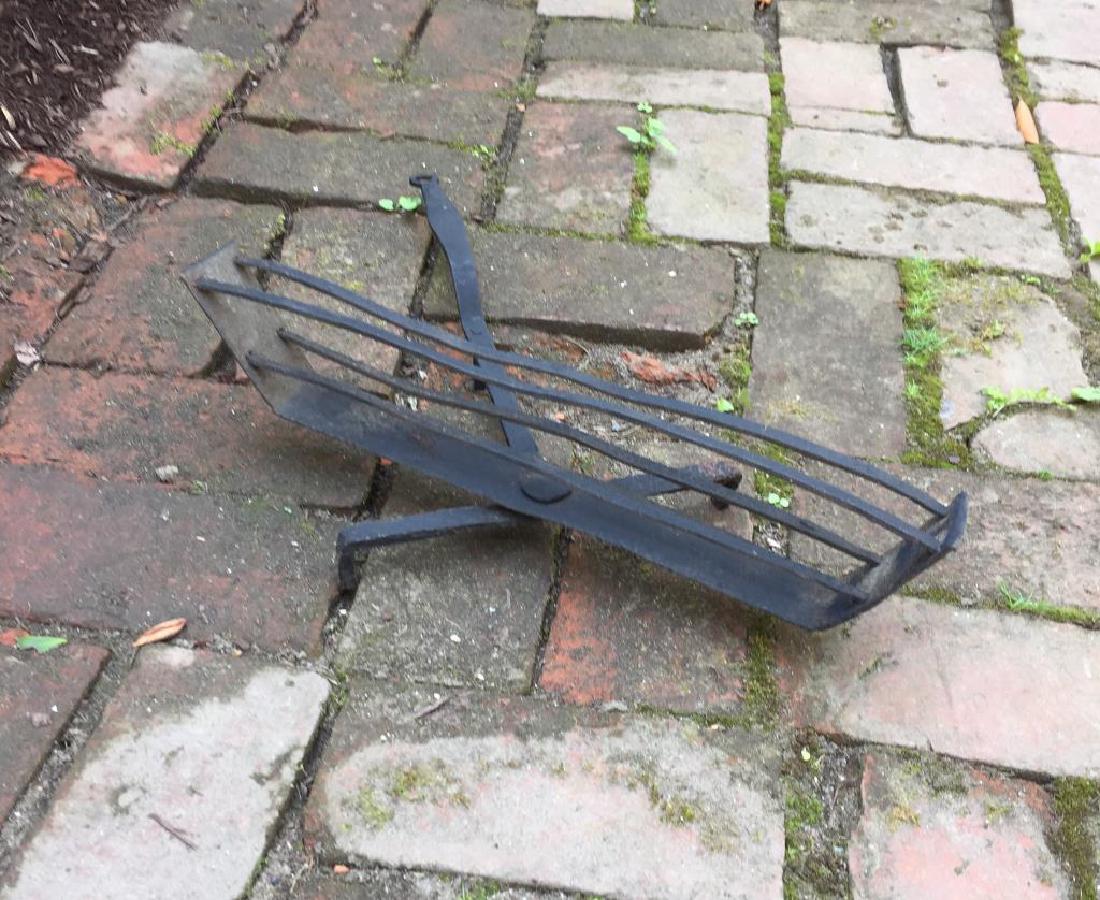 EARLY CAST IRON TOASTER: Measures 15 1/4 by 14 by 4 1/4 inches