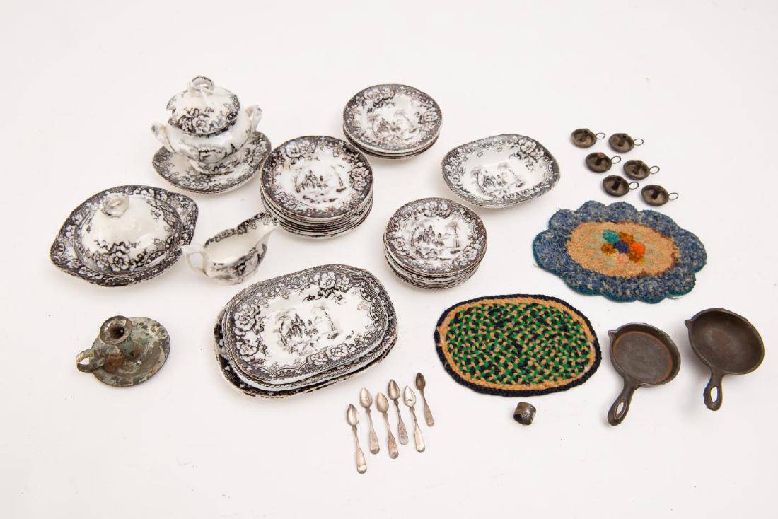 LOT OF MINIATURE DOLL ITEMS (1 of 5)