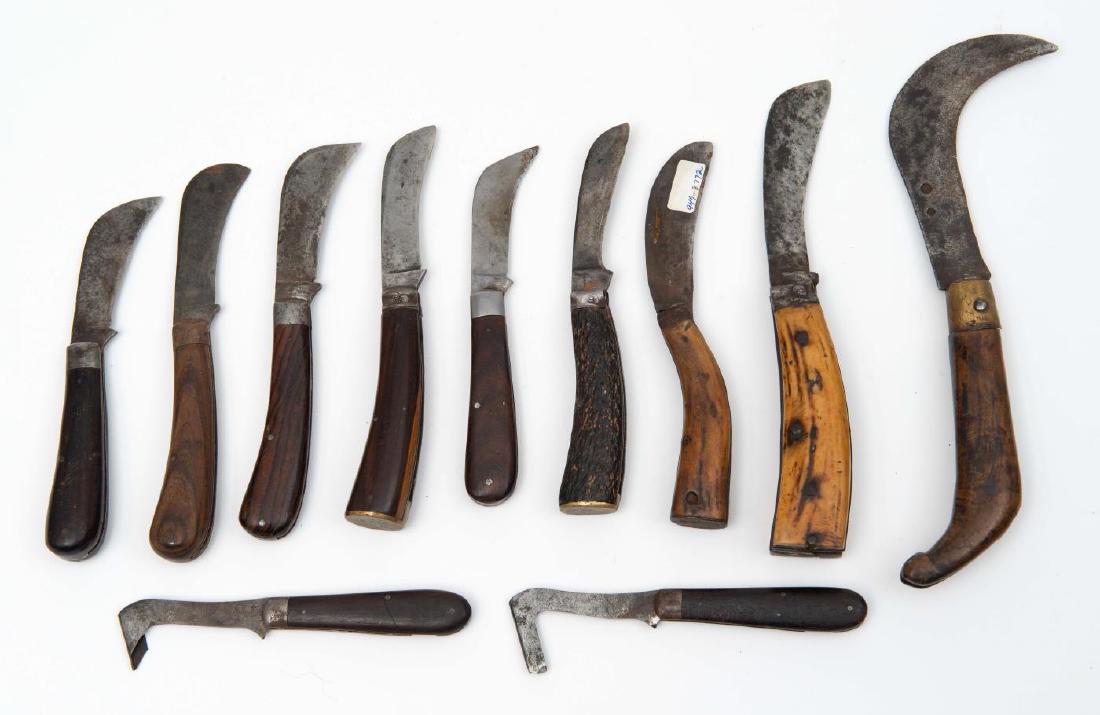 LOT OF 19TH C. WORK KNIVES (11): Includng bone and carved handle examples. Two Rase knives or Timber Scribbers (both Hammer Brand), eight hooked oilcloth/pruning knives - including carved bent wood that may be sailor made. 5 3/4 inch