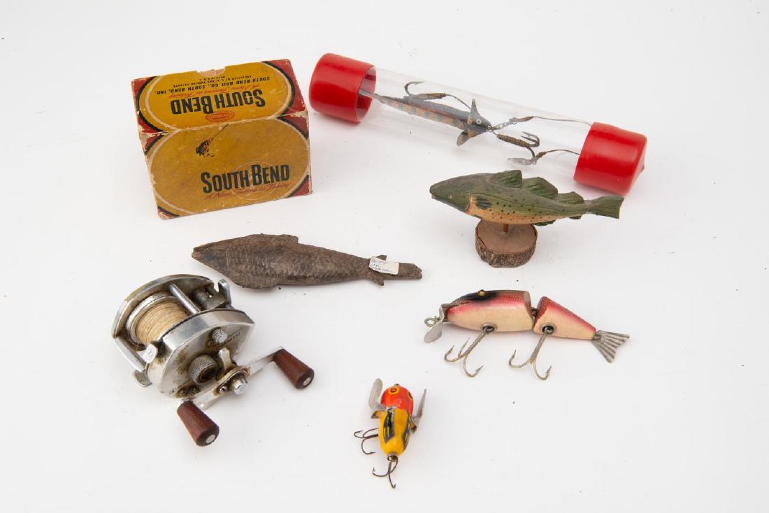 LOT OF FISHING ITEMS - REEL, 3 LURES, 2 CARVED FIS (1 of 2)