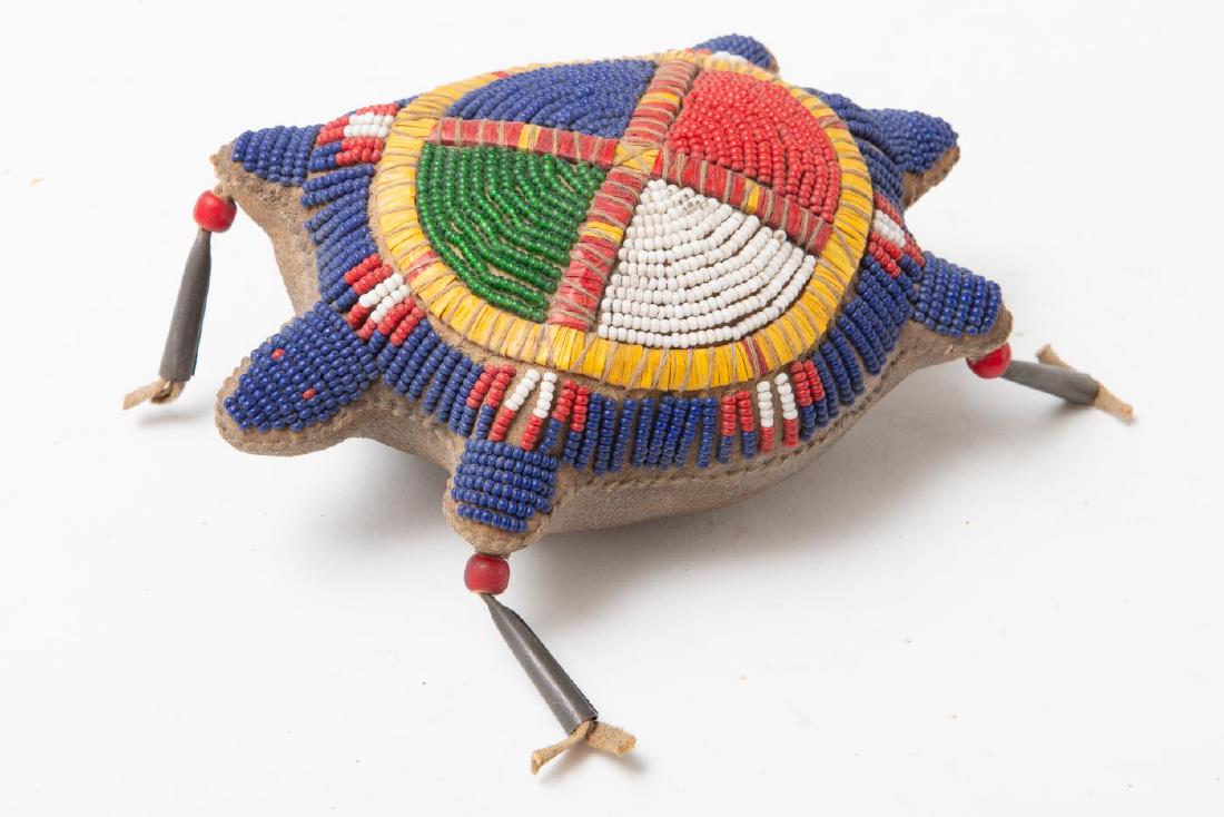 NATIVE AMERICAN BEADWORK TURTLE FETISH (1 of 4)