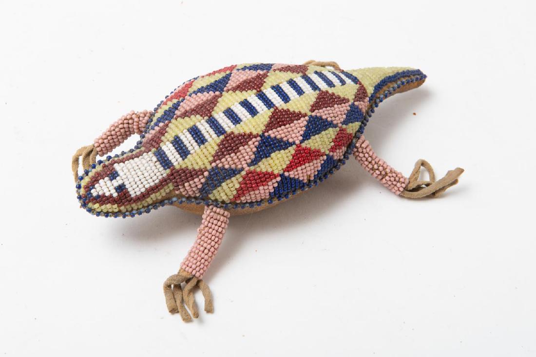 SMALL NATIVE AMERICAN BEADWORK LIZARD FETISH (1 of 4)