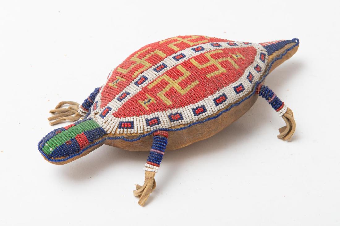 NATIVE AMERICAN BEADWORK LIZARD FETISH (1 of 3)