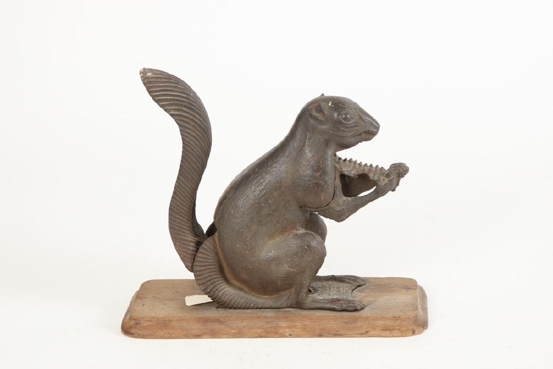 FA HUMPHREY CAST IRON SQUIRREL NUT CRACKER (1 of 8)