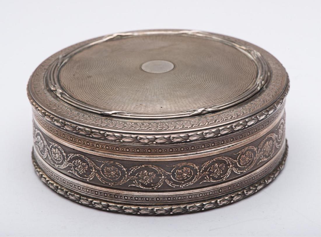 FINE QUALITY FRENCH STERLING SILVER DRESER BOX (1 of 8)