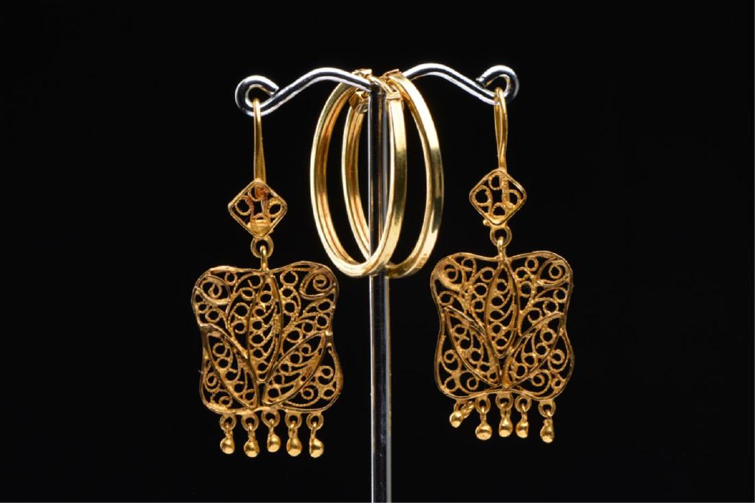 (2) PAIR OF 22k GOLD EARRINGS (1 of 15)