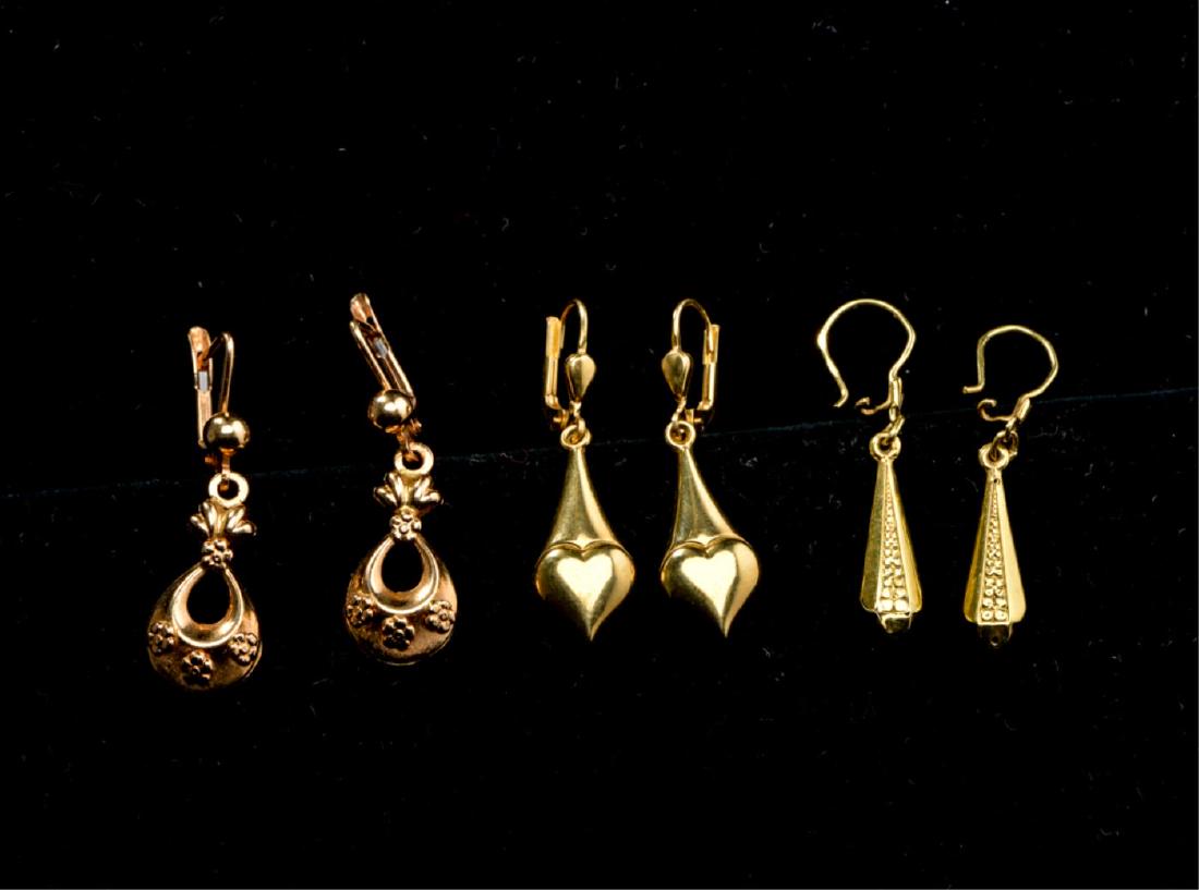 (3) PAIR OF 18k GOLD PENDANT EARRINGS: Contemporary examples including hearts, flowers and Etruscan inspired bell flowers. 1 1/2 inches (and under) including ear wires. 5.6 dwt Condition: Good Temp No 6476