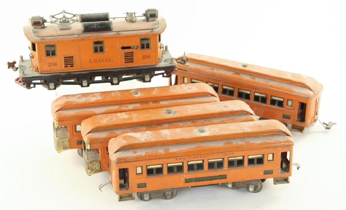 LIONEL MFG. CO. 256 "O" GAUGE ENGINE & CARS: New York Central Lines. Brass plate under engine. (4) "Observation" cars.