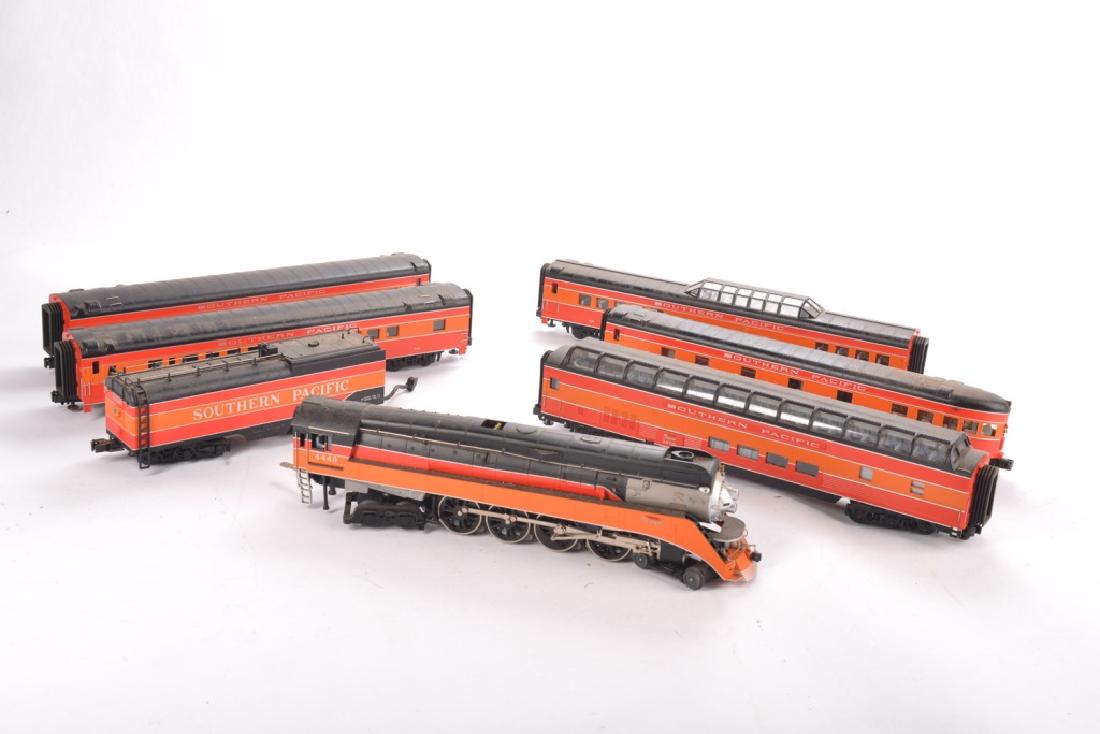 LIONEL O-GAUGE SOUTHERN PACIFIC TRAIN SET: Locomotive, tender, and five passenger cars