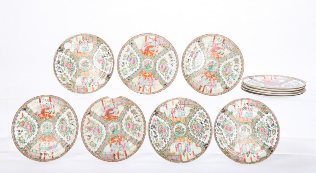 TEN ROSE MEDALLION DINNER PLATES: 10 inches (diameter)