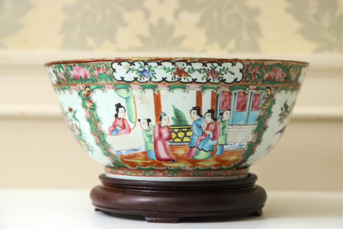 ROSE MEDALLION PUNCH BOWL: 11 3/4" dia