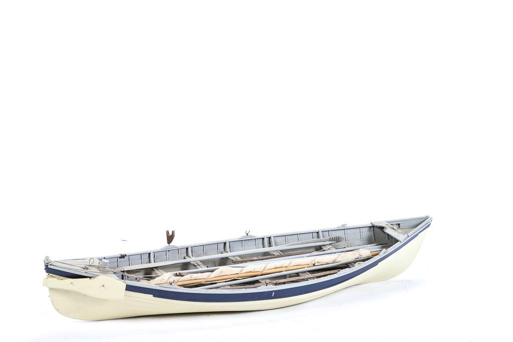 WHALE BOAT MODEL: Whale boat model with equipment. 6 oars, mounted harpoons, lances, line tubs, mast, line etc. Model is 32" long, a bit dusty but is in good condition.