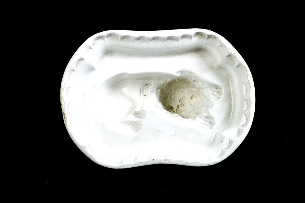 GLAZED WHITE IRONSTONE LION FOOD MOLD: Marked "29". 4 x 9 x 6 inches.
