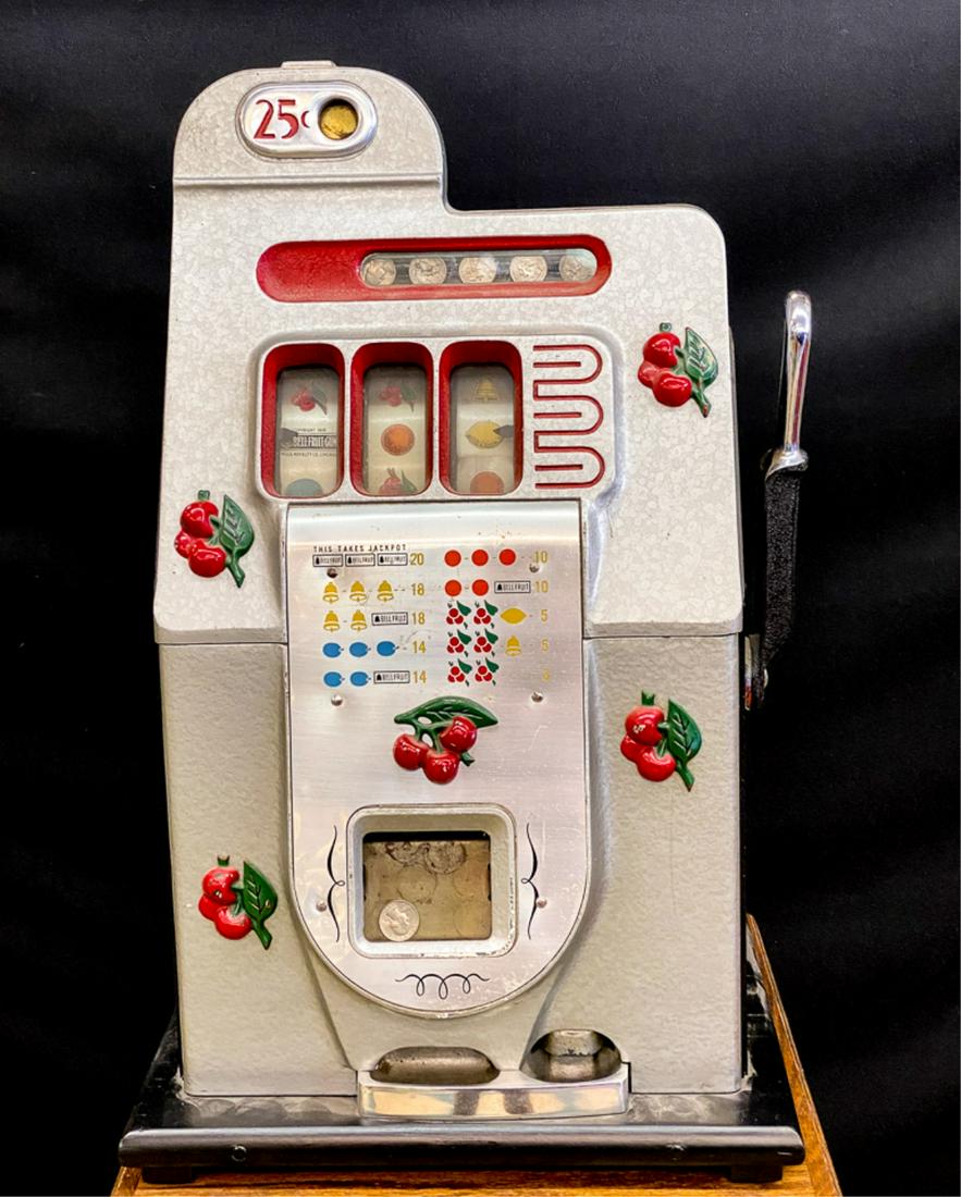 "BLACK CHERRY" MILLS 25 CENT SLOT MACHINE & BASE (1 of 19)