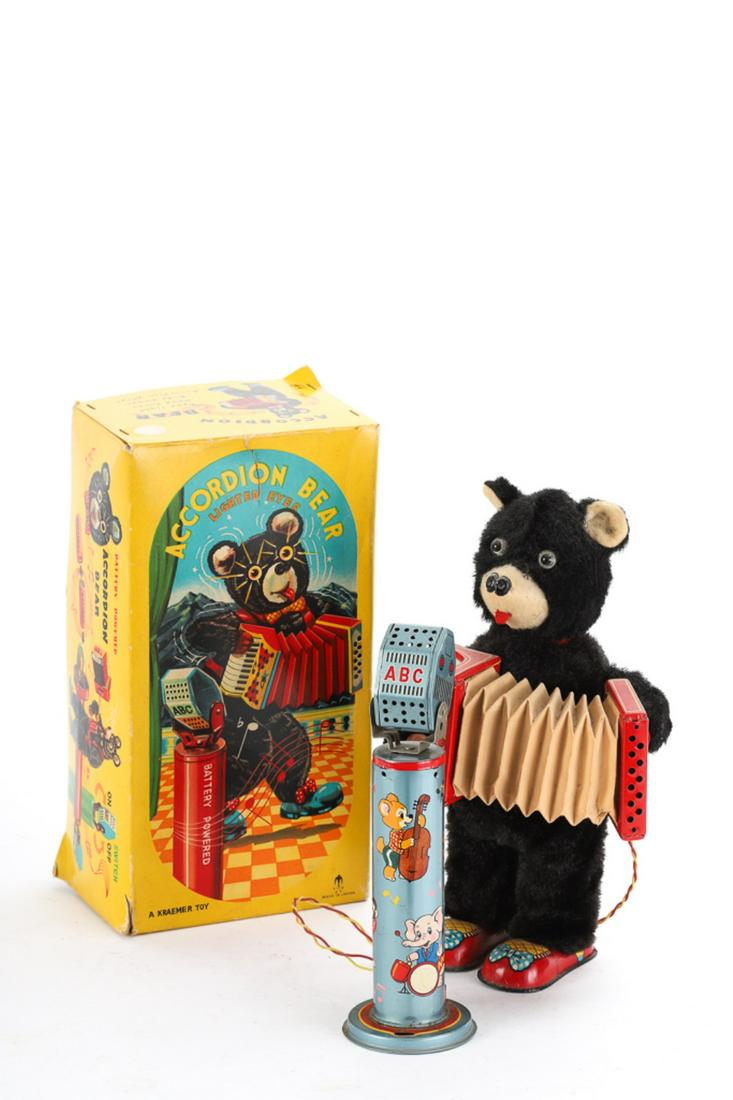 VINTAGE KRAEMER TOYS ACCORDION BEAR (1 of 16)
