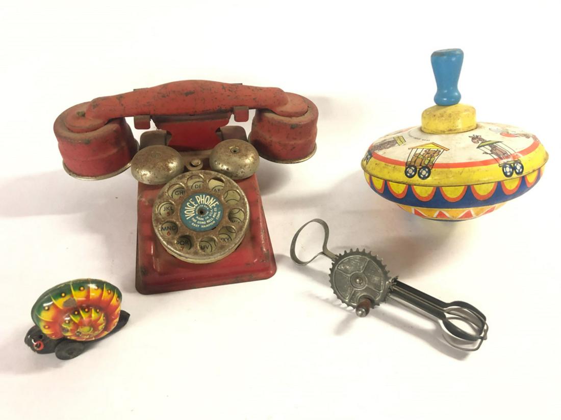 (4) VINTAGE TIN TOYS (1 of 4)