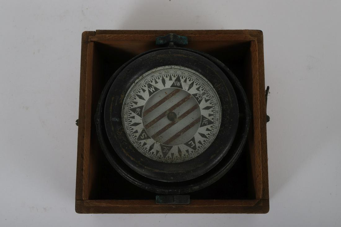 1930 WILCOX CHITTENDEN GIMBALED COMPASS: 3 inch dial