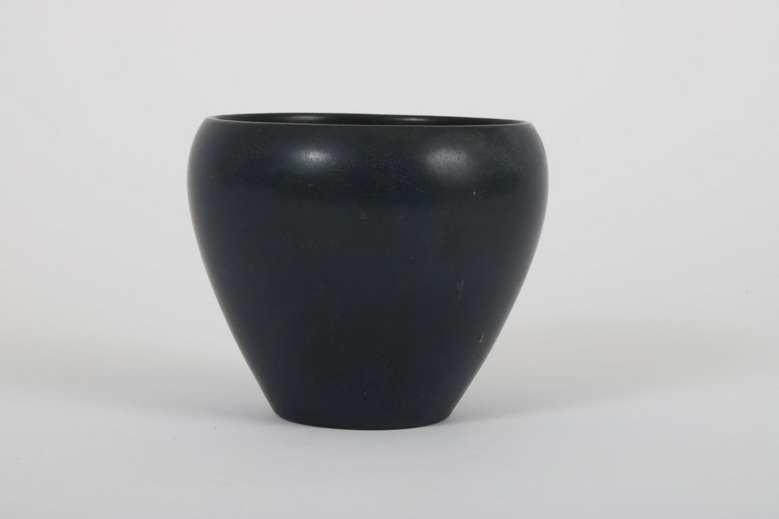 MARBLEHEAD POTTERY VASE: Deep blue / gun metal. 4 ¼ inches. Stamped under base. Note: Harriett Bull’s collection of early Marblehead Pottery comes from family members directly connected to the Devereux House Sanitarium in 