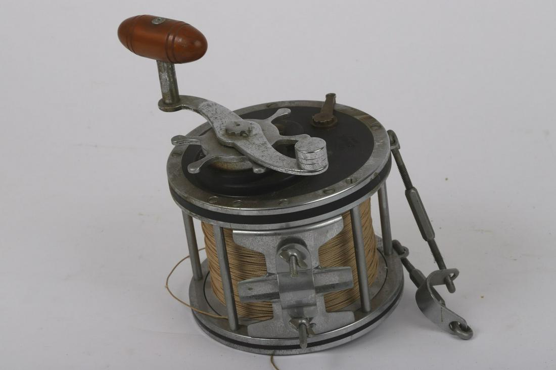 PENN SENATOR 10/0 FISHING REEL: 5 7/8 inch spool