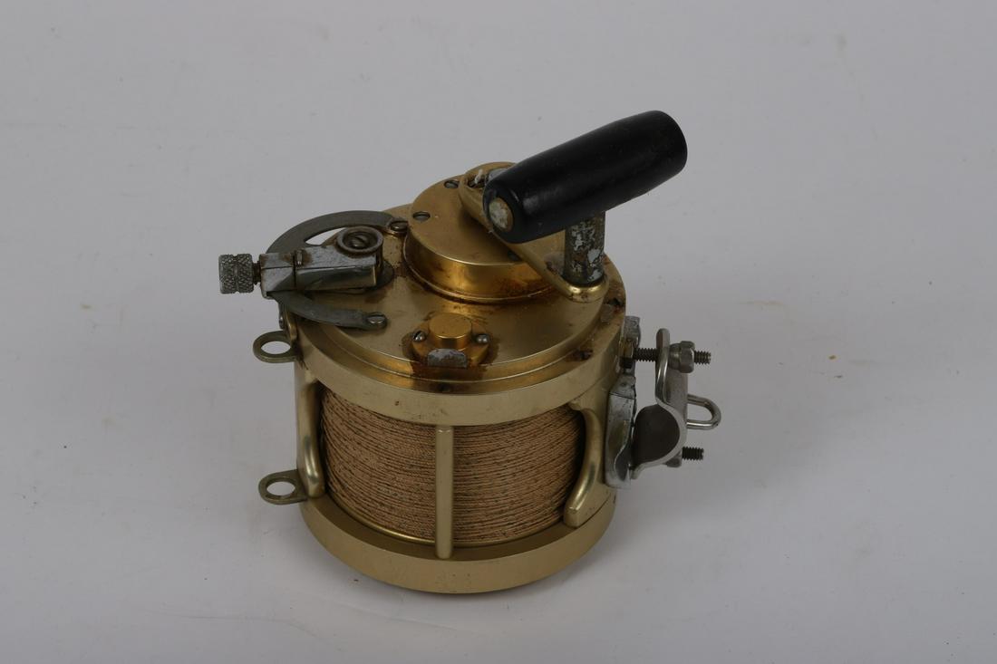 FIN NOR SALT WATER FISHING REEL: 4 ½ inch spool