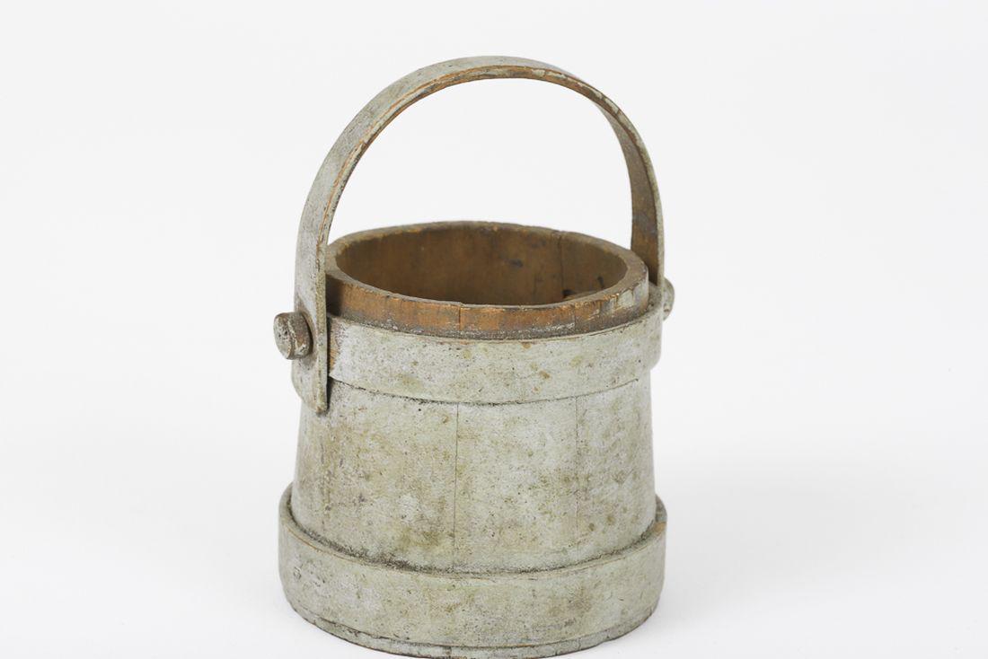 COTTON HERSEY of HINGHAM MINIATURE PINE FIRKIN: Original grey painted surface. 3 7/8 inches (with handle extended)