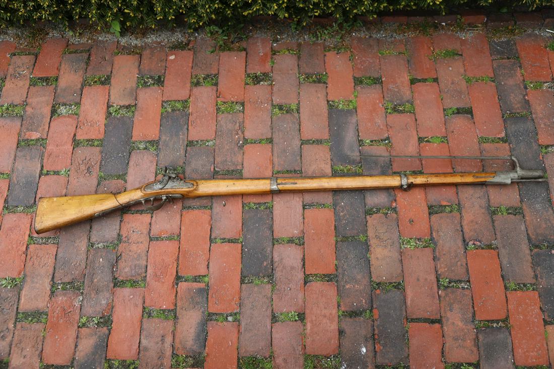 CIVIL WAR ERA PERCUSSION CAP MUSKET: Numbered on each element otherwise unmarked. 42 1/4 inch barrel. 57 inches overall
