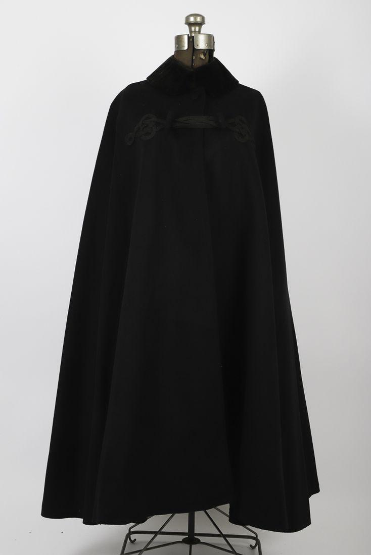 BELLIS CO. HEAVY WOOL & VELVET CAPE / CLOAK: Hooked collar, button and toggle tie. 46 inches