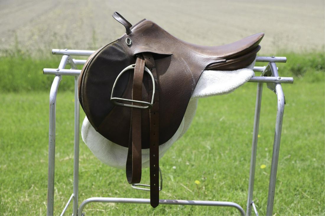 GEORG KIEFFER LEATHER ENGLISH SADDLE & CART: 15 1/2 inch saddle. Together with a pair of Never-Rust Japan stirrups.
