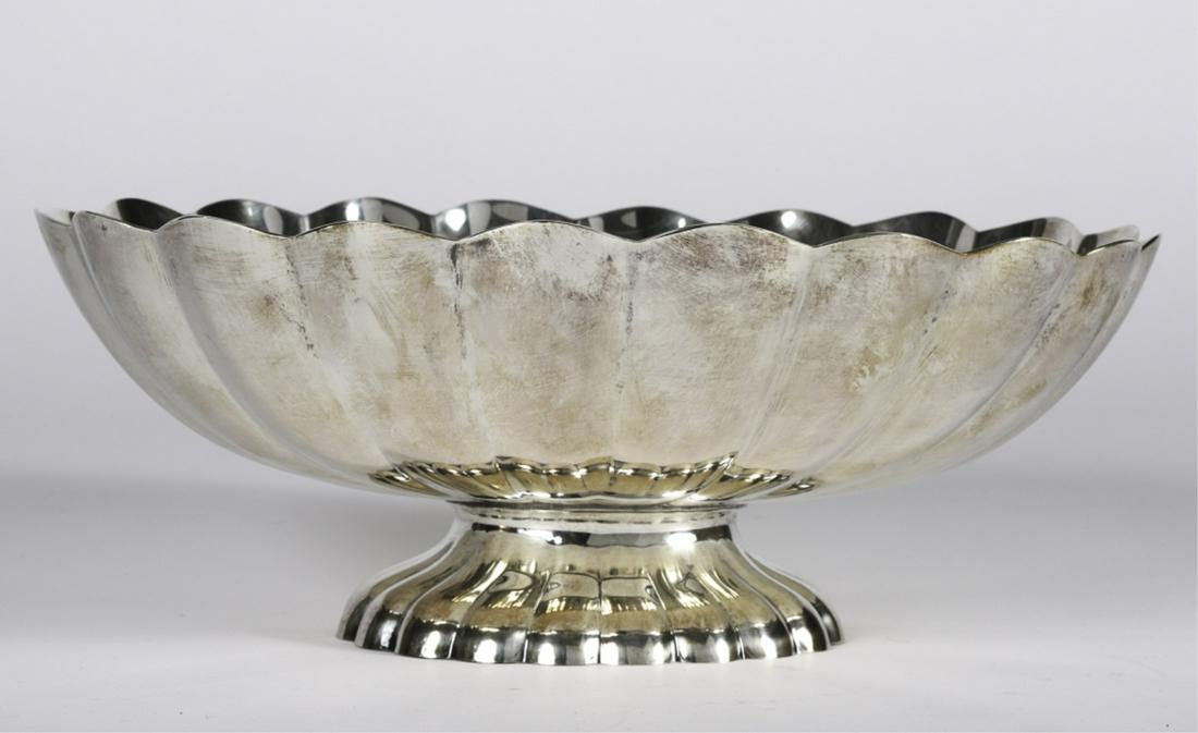 1987 THE HILL FARMS THE RED MILE 1987 TROPHY: Footed scalloped oval bowl by Reed and Barton. silver plated 4 3/4 x 10 1/4 x 12 inches. Awarded to Dottie Haughton