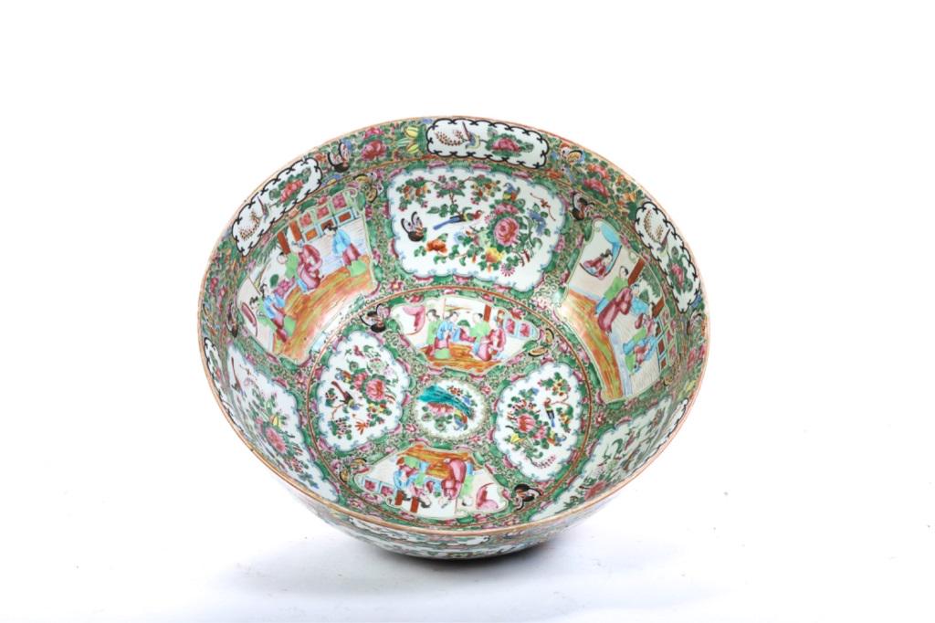 LARGE ROSE MEDALLION PUNCH BOWL: 6 x 14 3/4 inches.