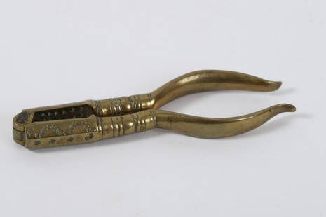 (17th / 18th c) Brass Nutcrackers: 3 ¾ inches